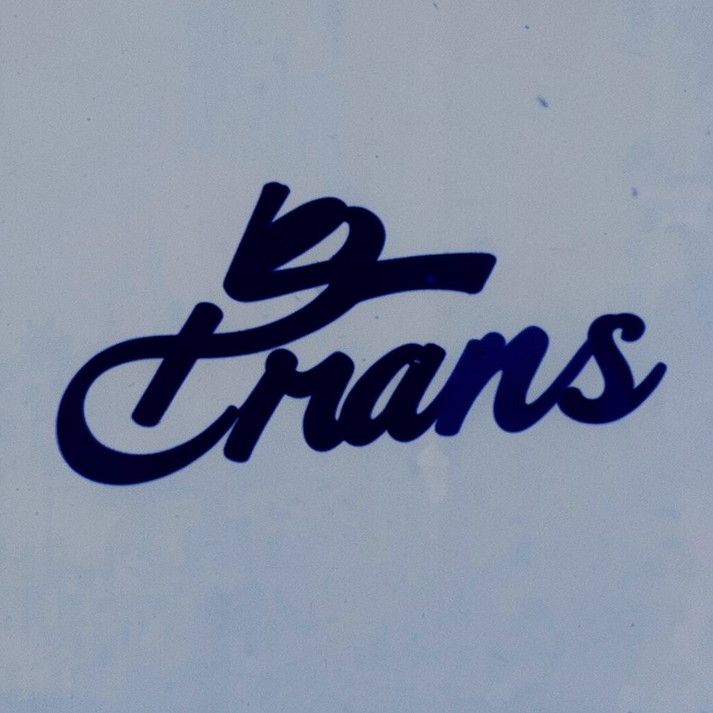 Autorenkollektiv Schriftzug in warmem Braunton auf transparentem Grund